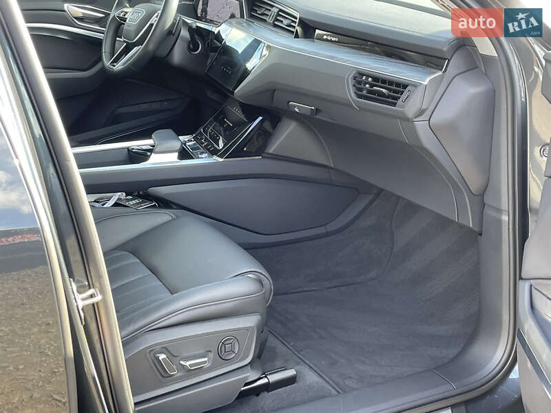 Позашляховик / Кросовер Audi e-tron 2022 в Луцьку