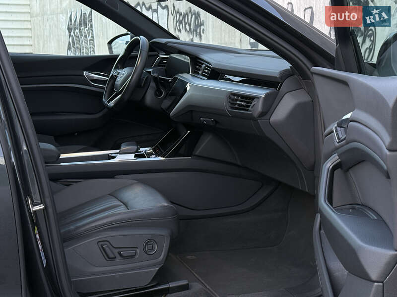 Позашляховик / Кросовер Audi e-tron 2020 в Львові фото 37 Позашляховик / Кросовер Audi e-tron 2020 в Львові