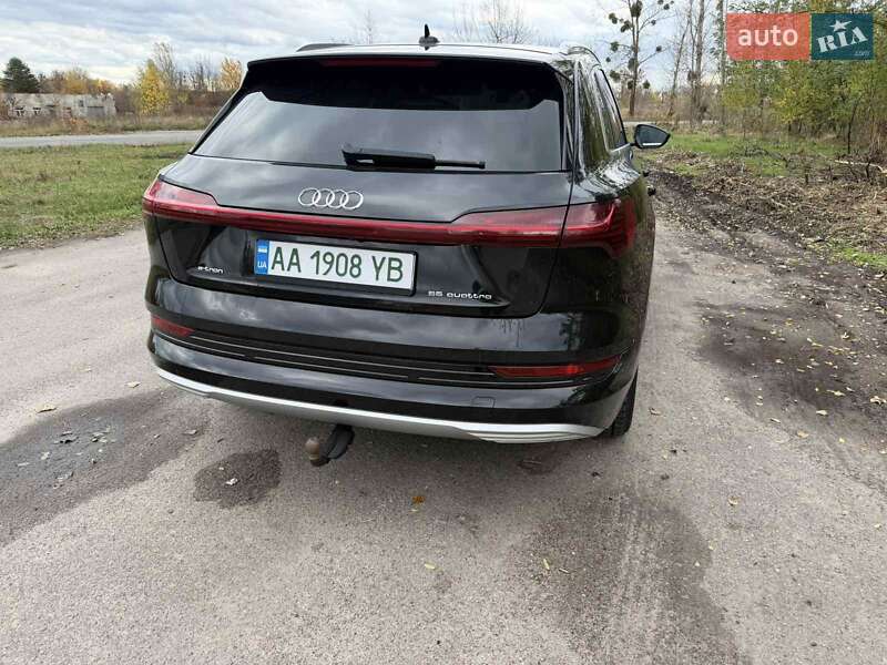 Внедорожник / Кроссовер Audi e-tron 2019 в Киеве