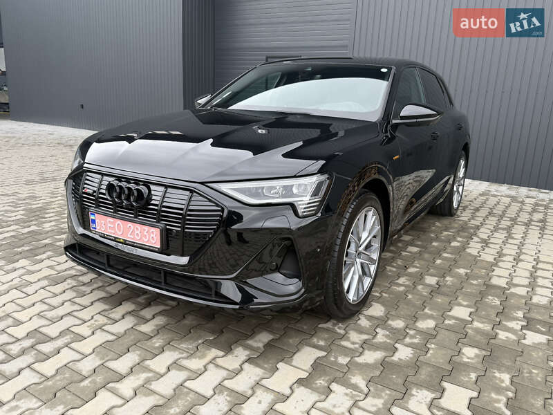 Позашляховик / Кросовер Audi e-tron 2022 в Іршаві