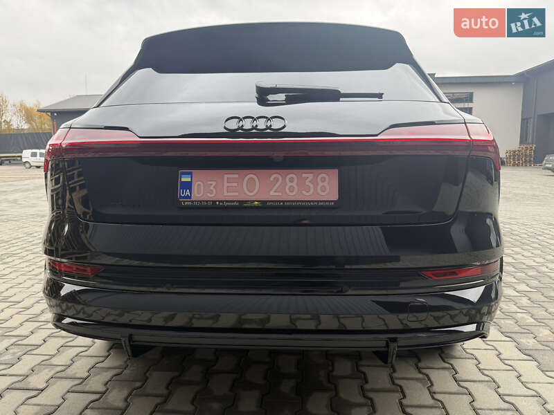 Позашляховик / Кросовер Audi e-tron 2022 в Іршаві
