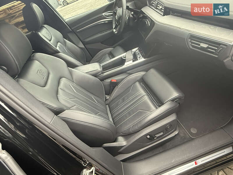 Позашляховик / Кросовер Audi e-tron 2022 в Іршаві