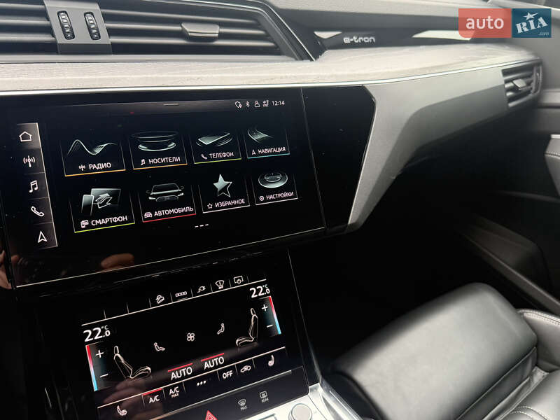 Позашляховик / Кросовер Audi e-tron 2022 в Іршаві