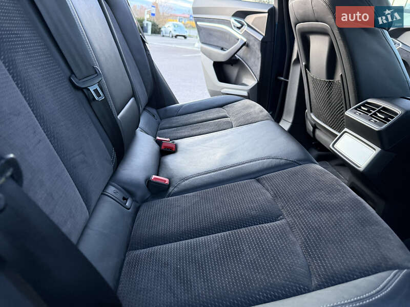 Позашляховик / Кросовер Audi e-tron 2020 в Львові фото 61 Позашляховик / Кросовер Audi e-tron 2020 в Львові