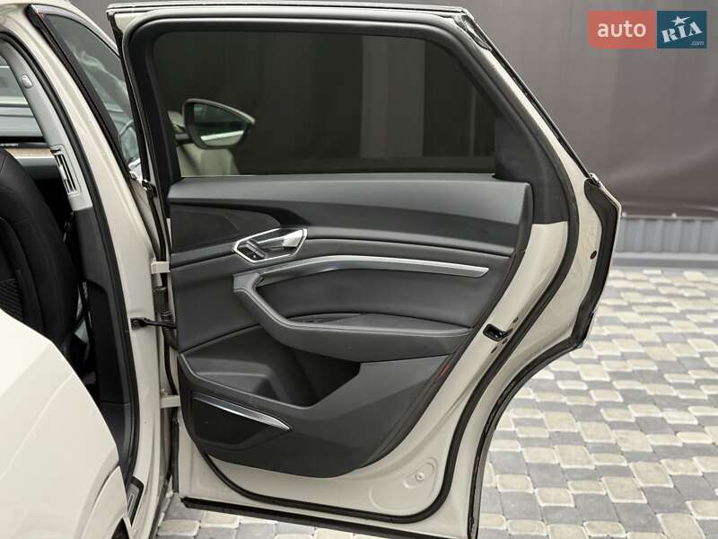 Позашляховик / Кросовер Audi e-tron 2019 в Львові