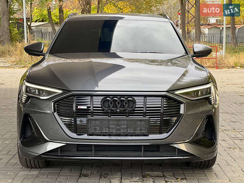 Позашляховик / Кросовер Audi e-tron 2022 в Дніпрі