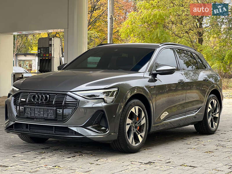 Позашляховик / Кросовер Audi e-tron 2022 в Дніпрі