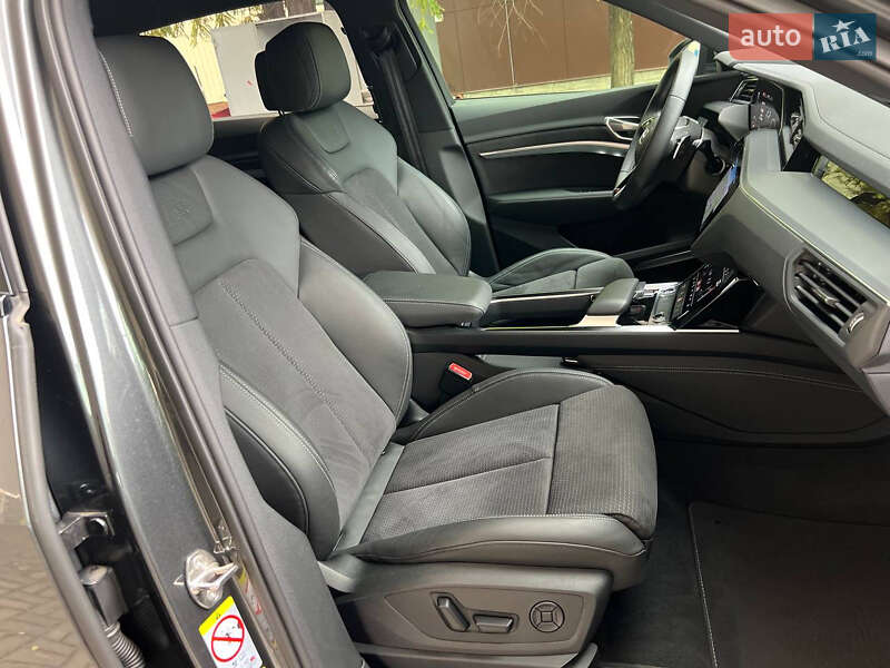 Позашляховик / Кросовер Audi e-tron 2022 в Дніпрі