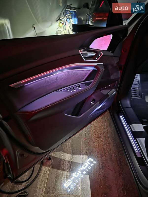 Внедорожник / Кроссовер Audi e-tron 2019 в Одессе фото 4 Внедорожник / Кроссовер Audi e-tron 2019 в Одессе