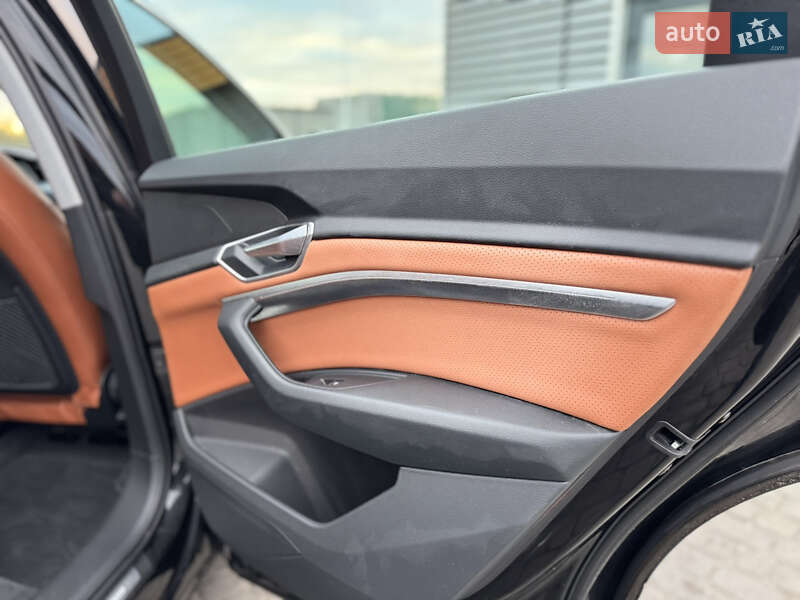 Позашляховик / Кросовер Audi e-tron 2019 в Рівному фото 25 Позашляховик / Кросовер Audi e-tron 2019 в Рівному