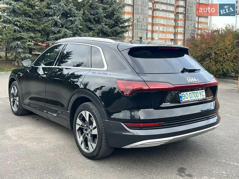 Audi e-tron 2018 VIN WAUZZZGE1KB002153 фото оголошення 10 з 71