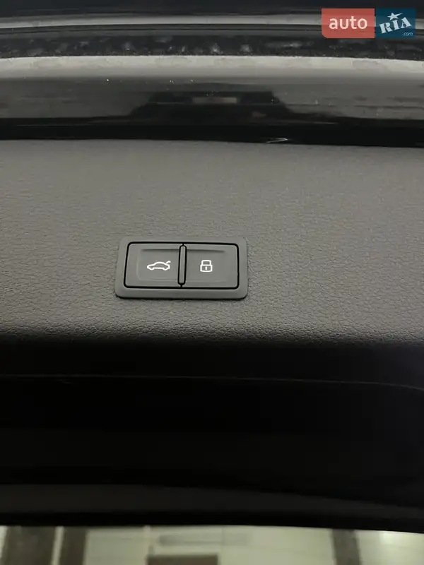 Audi e-tron 2018 VIN WAUZZZGE1KB002153 фото оголошення 38 з 71