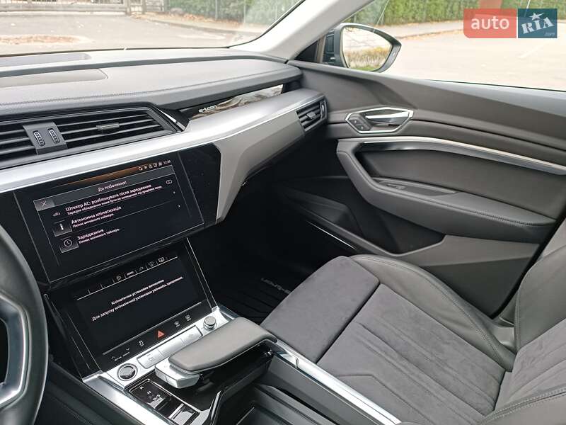 Внедорожник / Кроссовер Audi e-tron 2022 в Киеве