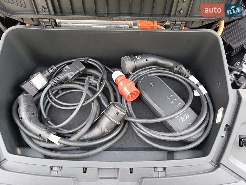 Внедорожник / Кроссовер Audi e-tron 2022 в Киеве