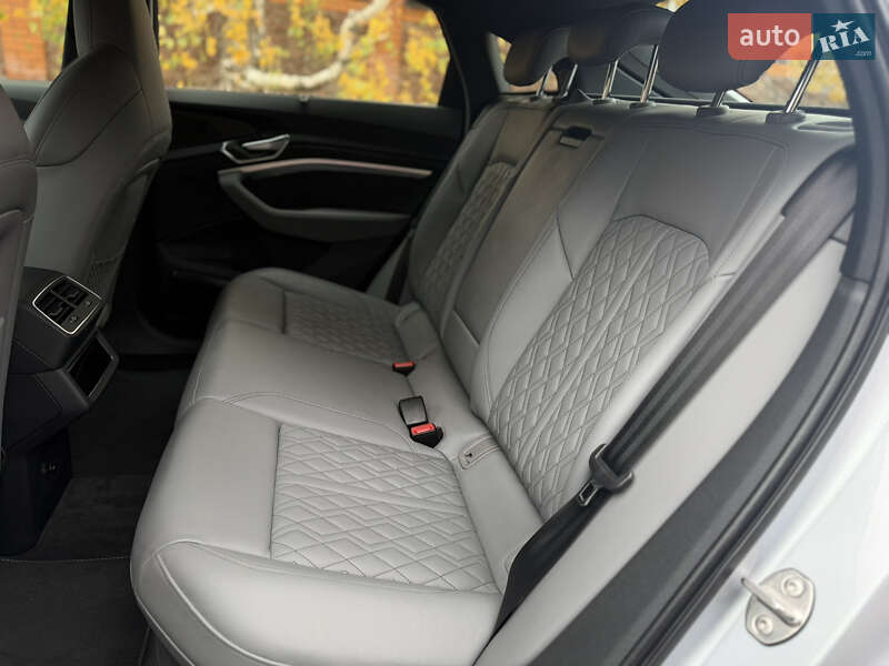 Внедорожник / Кроссовер Audi e-tron 2021 в Киеве