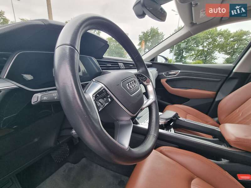 Позашляховик / Кросовер Audi e-tron 2020 в Чернівцях