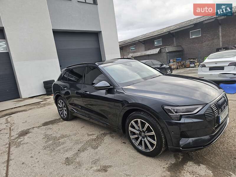 Позашляховик / Кросовер Audi e-tron 2019 в Львові фото 22 Позашляховик / Кросовер Audi e-tron 2019 в Львові