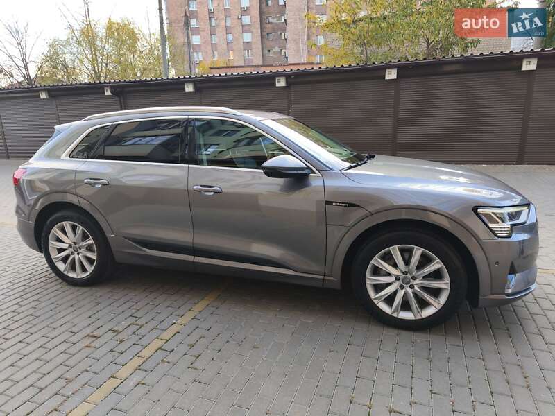 Внедорожник / Кроссовер Audi e-tron 2019 в Харькове