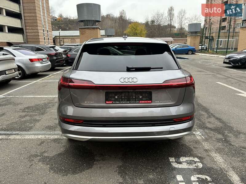 Позашляховик / Кросовер Audi e-tron 2022 в Києві