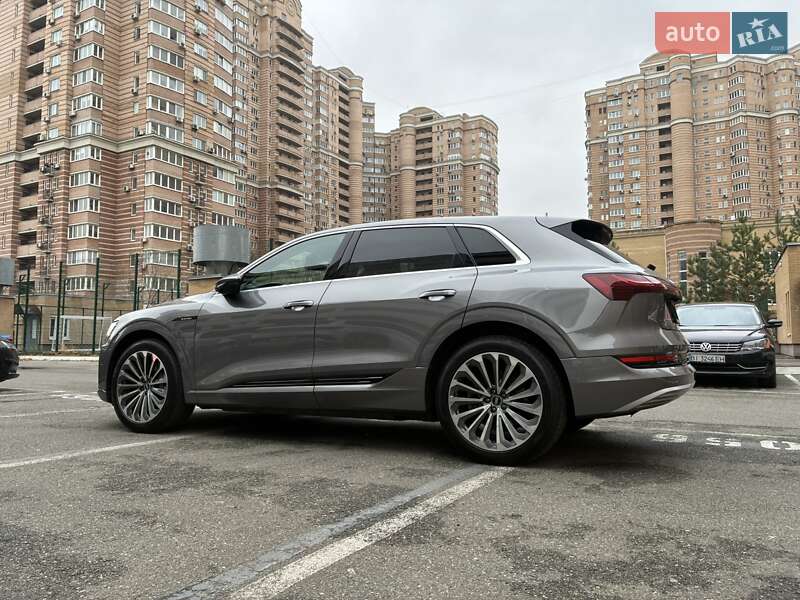 Позашляховик / Кросовер Audi e-tron 2022 в Києві