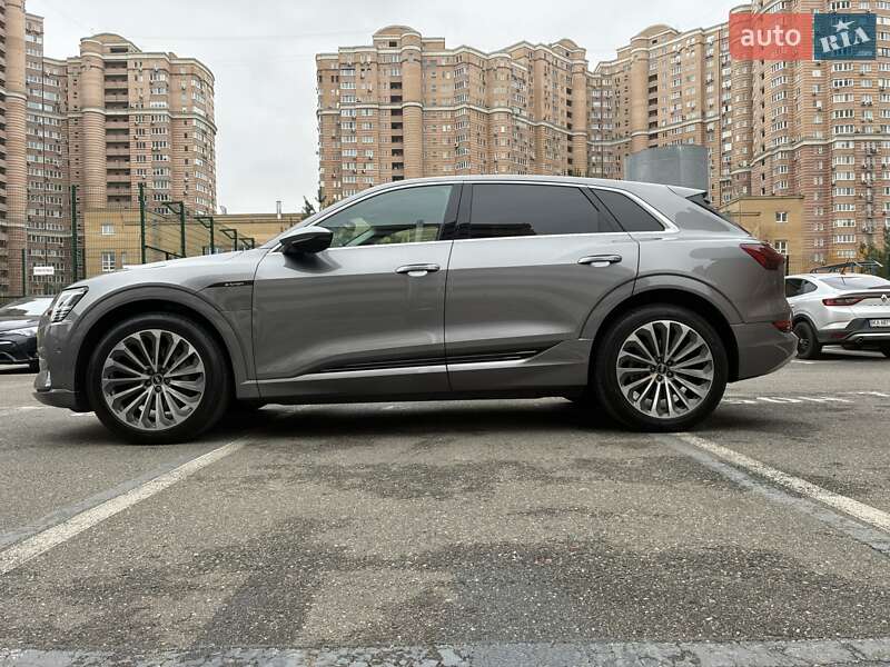 Позашляховик / Кросовер Audi e-tron 2022 в Києві