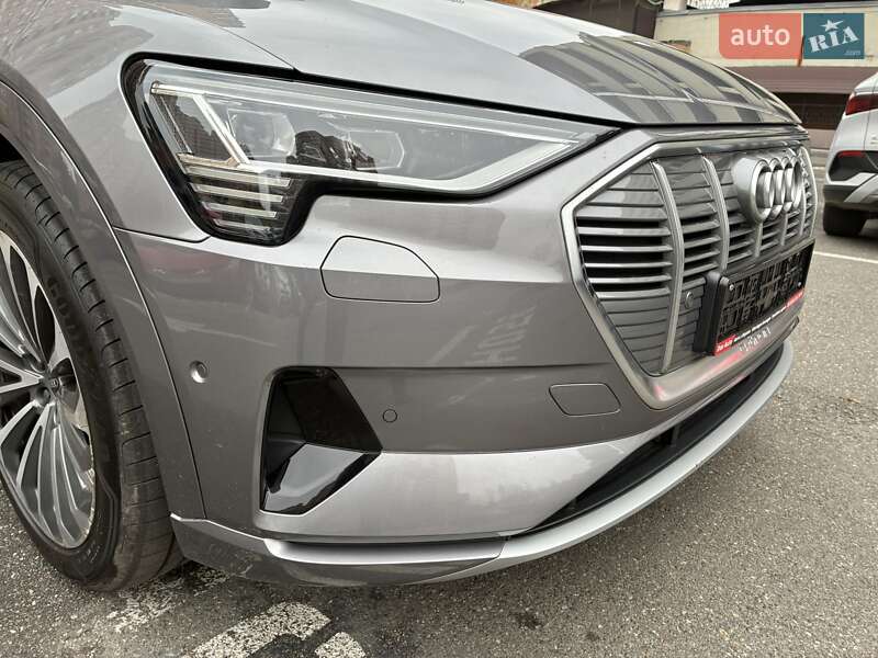 Позашляховик / Кросовер Audi e-tron 2022 в Києві