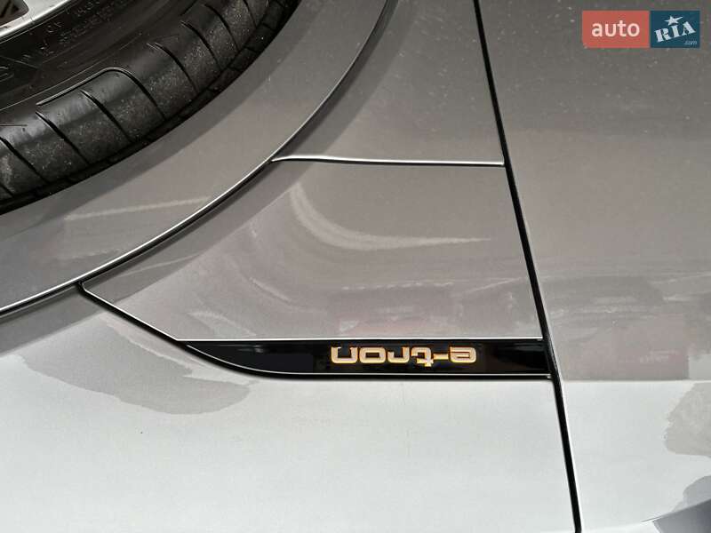 Позашляховик / Кросовер Audi e-tron 2022 в Києві