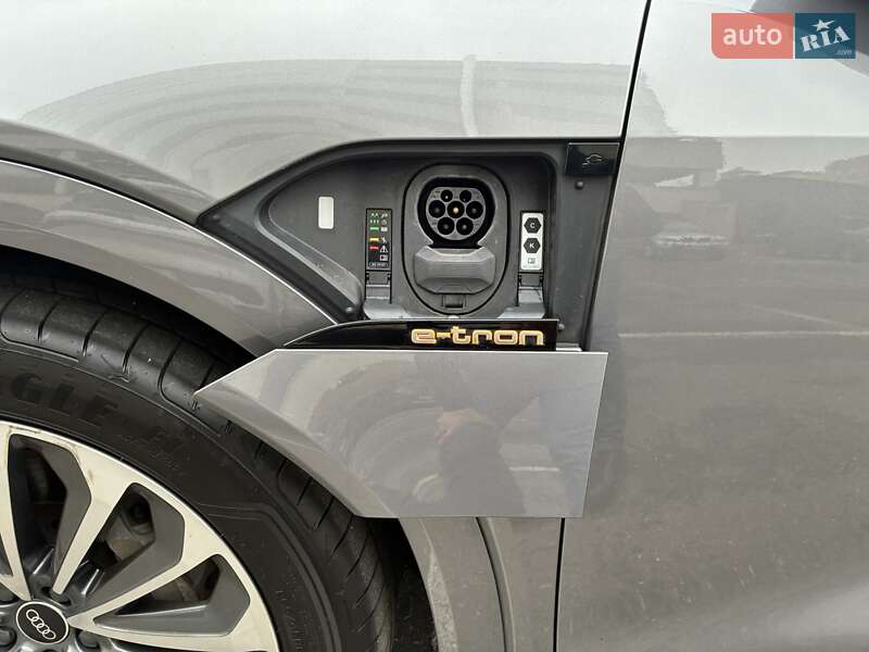 Позашляховик / Кросовер Audi e-tron 2022 в Києві