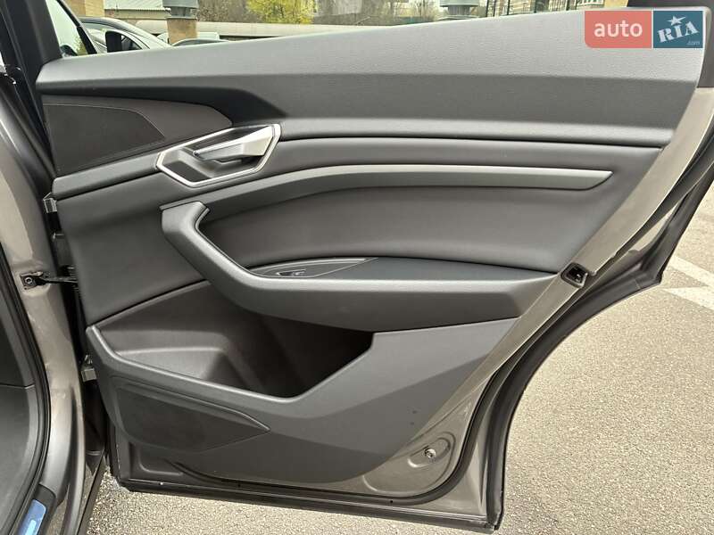 Позашляховик / Кросовер Audi e-tron 2022 в Києві