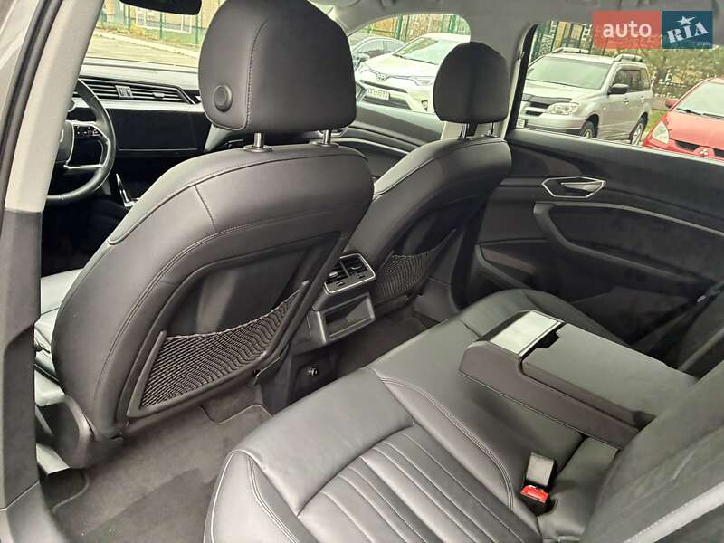 Позашляховик / Кросовер Audi e-tron 2022 в Києві