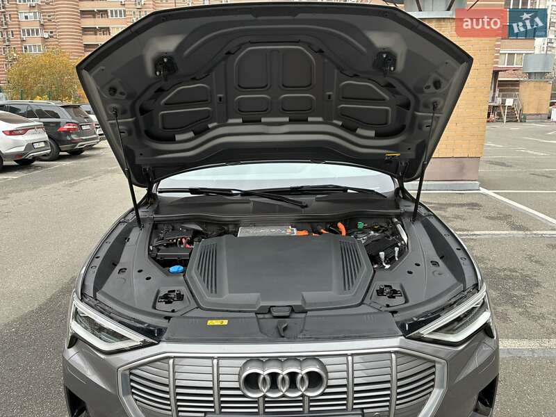 Позашляховик / Кросовер Audi e-tron 2022 в Києві