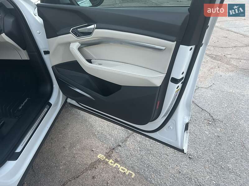 Позашляховик / Кросовер Audi e-tron 2020 в Житомирі фото 11 Позашляховик / Кросовер Audi e-tron 2020 в Житомирі