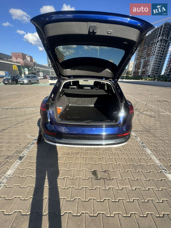 Позашляховик / Кросовер Audi e-tron 2020 в Києві фото 13 Позашляховик / Кросовер Audi e-tron 2020 в Києві