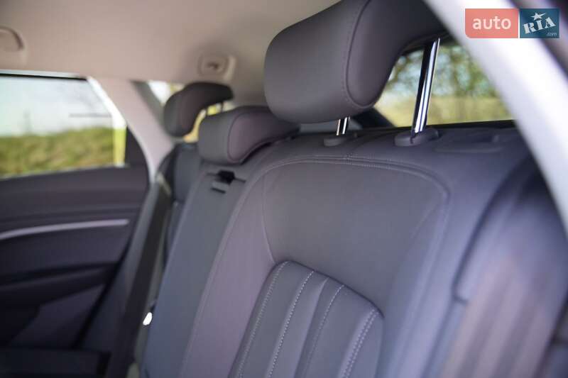 Внедорожник / Кроссовер Audi e-tron 2022 в Дубно