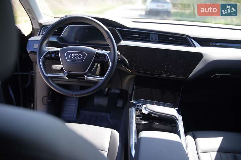 Внедорожник / Кроссовер Audi e-tron 2022 в Дубно