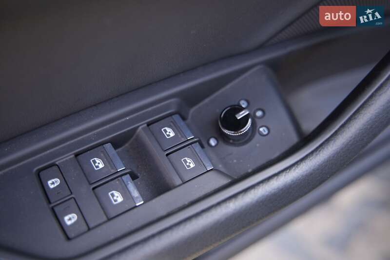 Внедорожник / Кроссовер Audi e-tron 2022 в Дубно