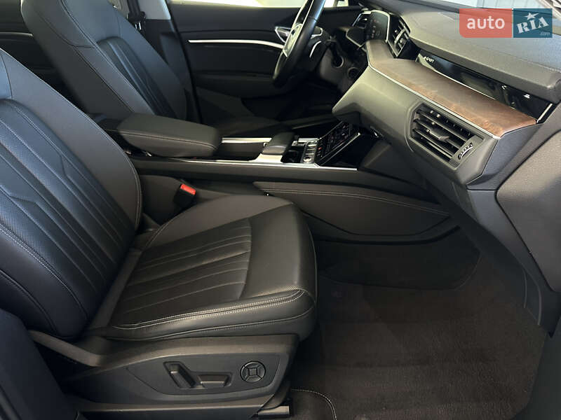Позашляховик / Кросовер Audi e-tron 2019 в Ужгороді