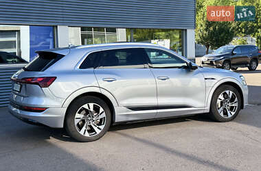 Внедорожник / Кроссовер Audi e-tron 2022 в Ровно