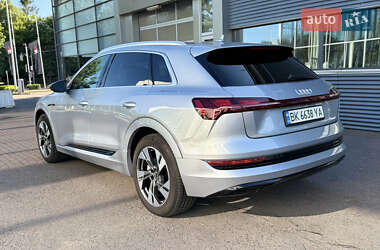 Внедорожник / Кроссовер Audi e-tron 2022 в Ровно
