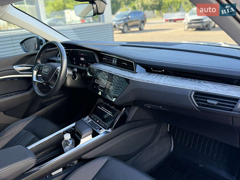 Внедорожник / Кроссовер Audi e-tron 2022 в Ровно