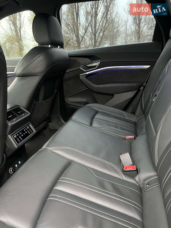 Позашляховик / Кросовер Audi e-tron 2019 в Дніпрі фото 11 Позашляховик / Кросовер Audi e-tron 2019 в Дніпрі