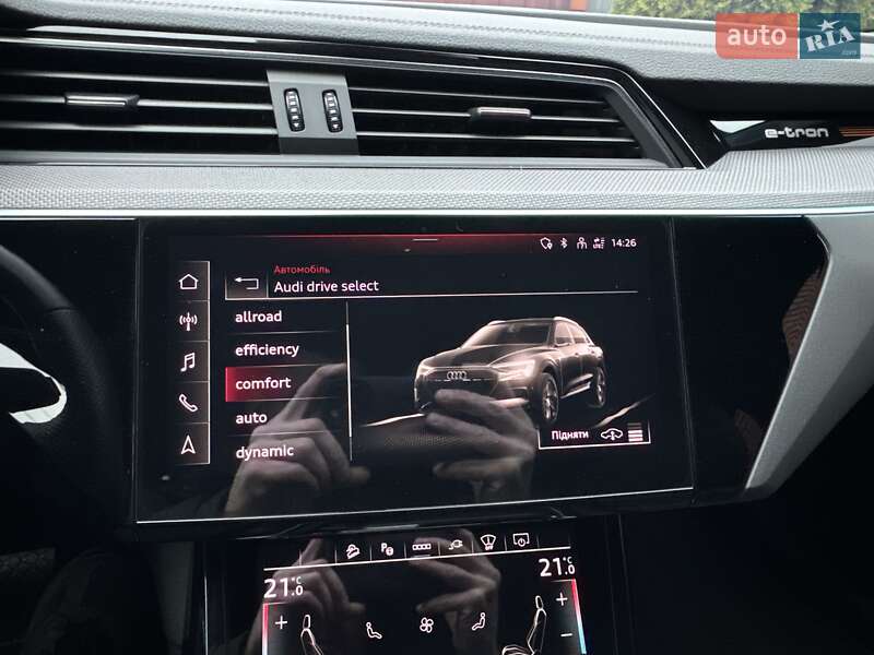 Внедорожник / Кроссовер Audi e-tron 2021 в Киеве фото 66 Внедорожник / Кроссовер Audi e-tron 2021 в Киеве
