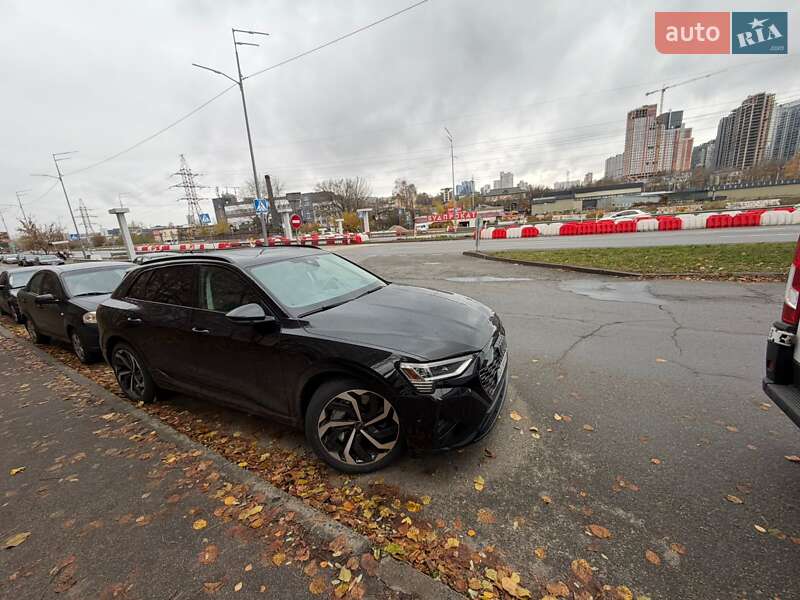 Позашляховик / Кросовер Audi e-tron 2024 в Києві