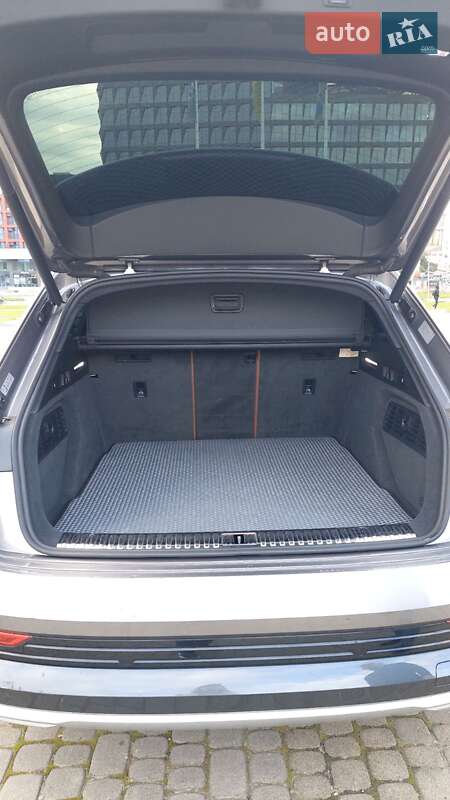 Внедорожник / Кроссовер Audi e-tron 2019 в Львове