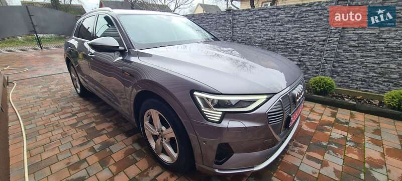 Позашляховик / Кросовер Audi e-tron 2019 в Рівному