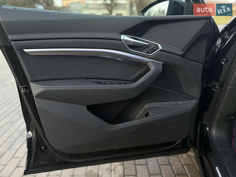 Внедорожник / Кроссовер Audi e-tron 2021 в Ровно фото 11 Внедорожник / Кроссовер Audi e-tron 2021 в Ровно