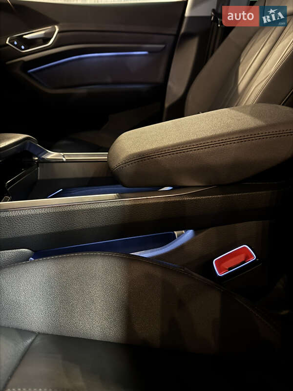 Внедорожник / Кроссовер Audi e-tron 2020 в Днепре