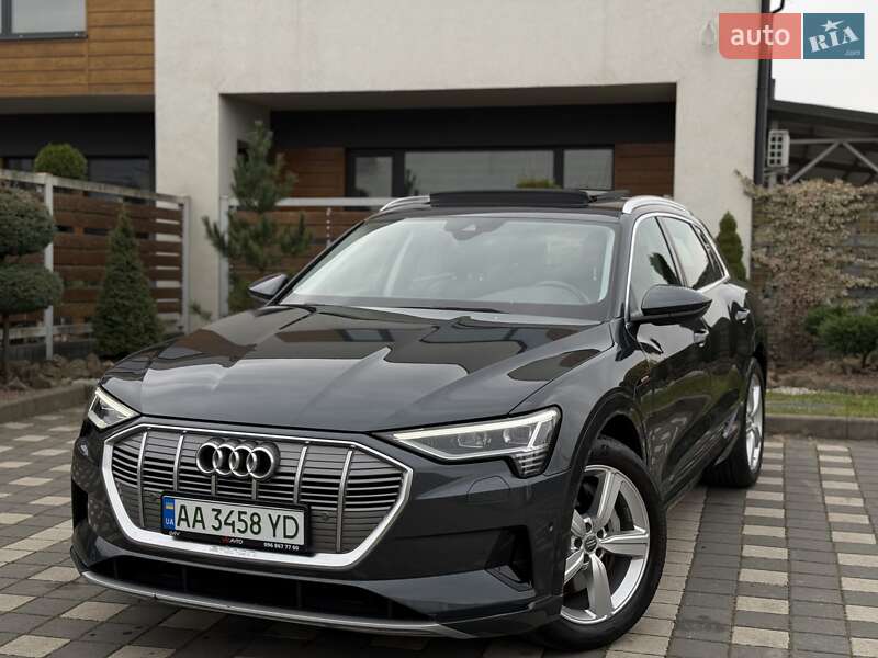 Позашляховик / Кросовер Audi e-tron 2019 в Стрию