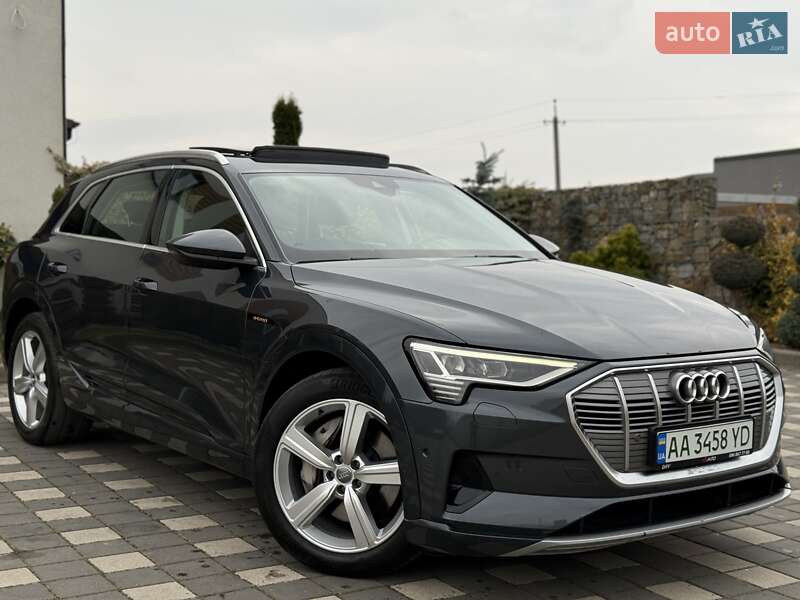 Позашляховик / Кросовер Audi e-tron 2019 в Стрию