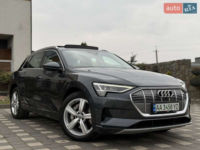 Позашляховик / Кросовер Audi e-tron 2019 в Стрию